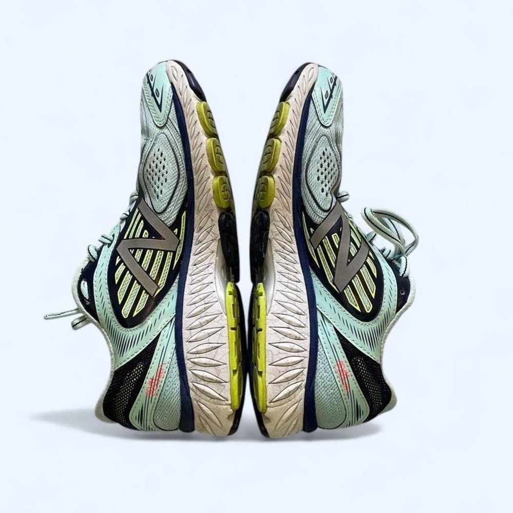 New Balance 860v7 running shoe in the Ozone Blue and Lime size 8